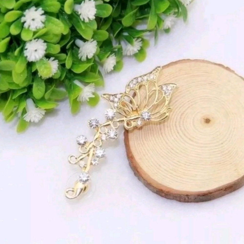 Gold BUTTERFLY Earcuff
